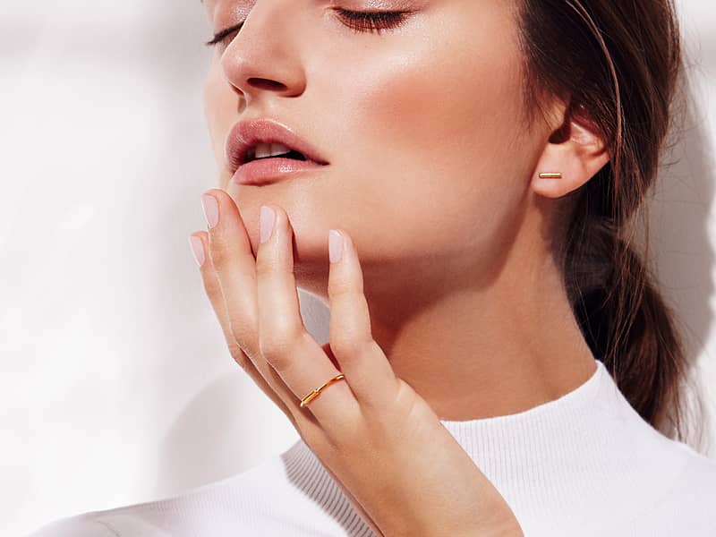 Minimal gold jewellery