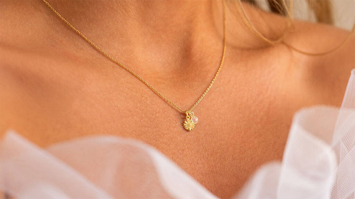 necklace wedding hero banner