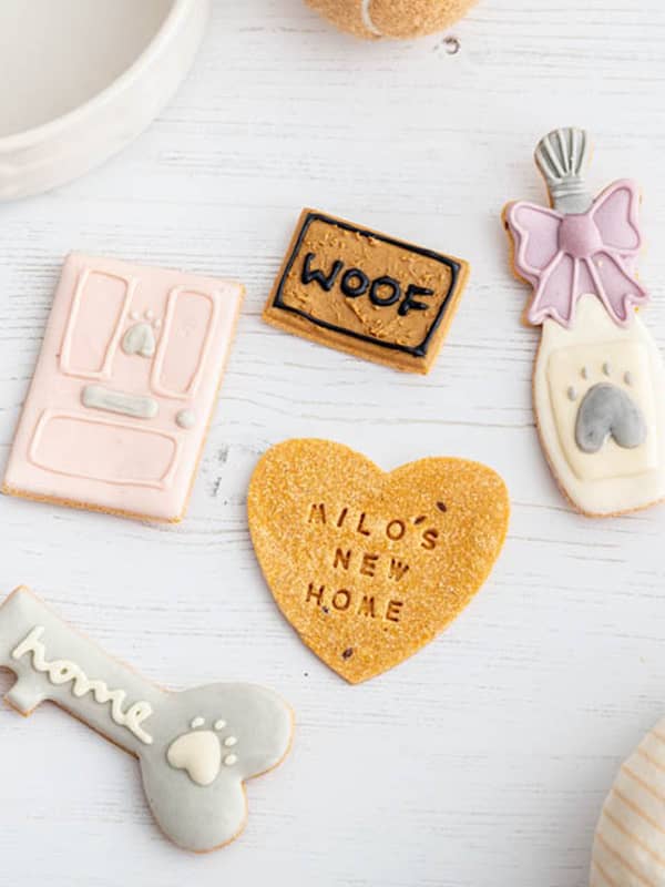 Fluff & Crumble Home Sweet Home Iced Dog Biscuit Set