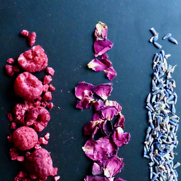 Dried fruits and flowers