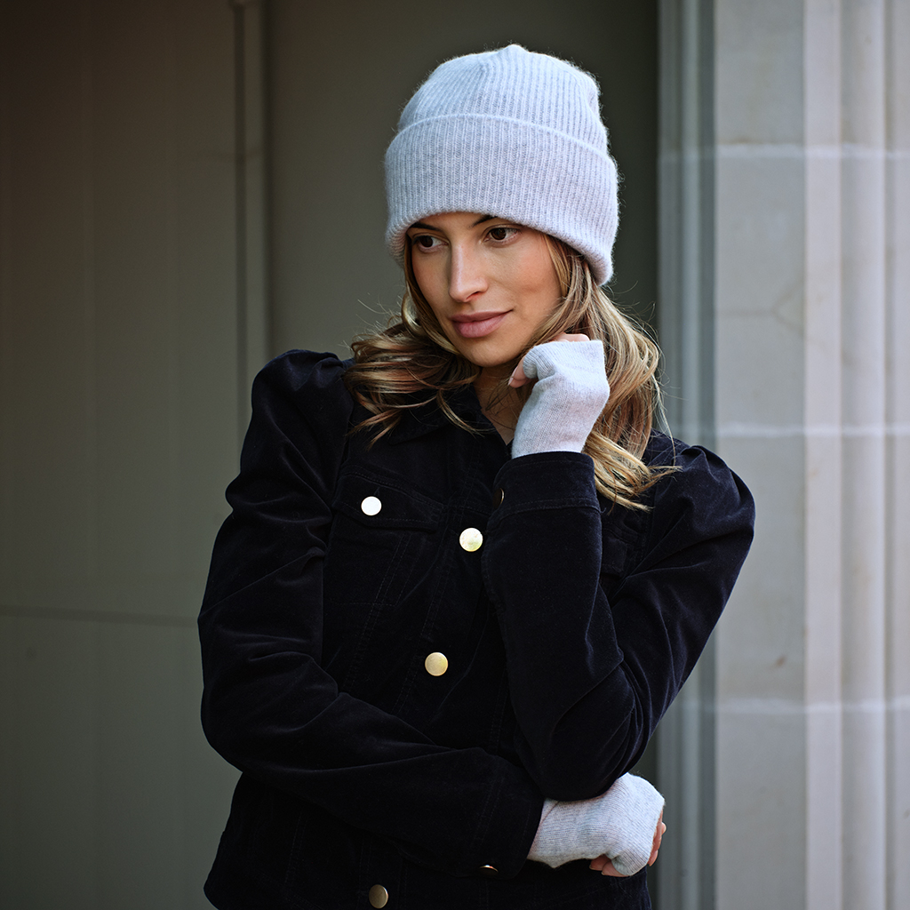 Cashmere beanie & wrist warmers