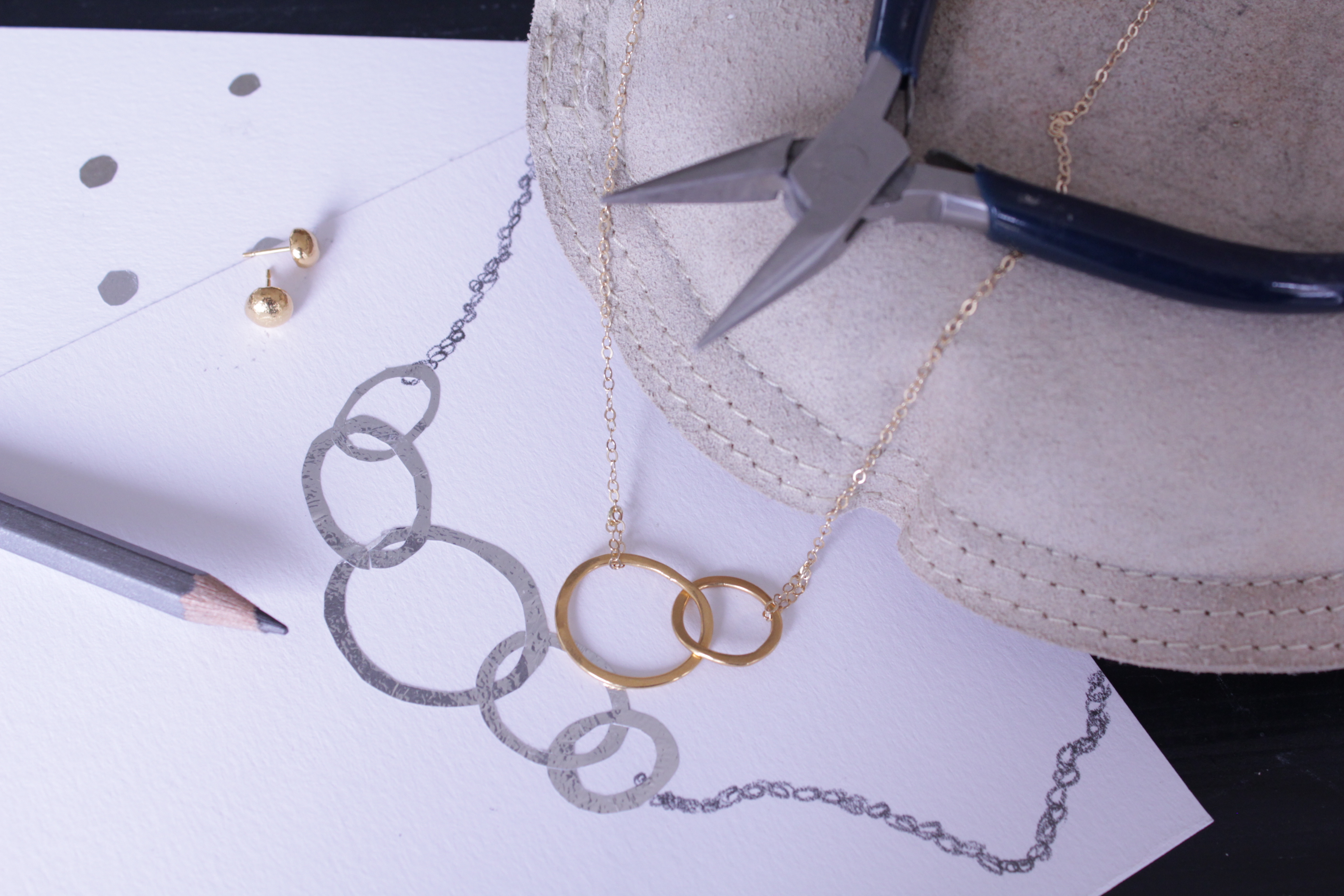 Asymmetrical necklace design 