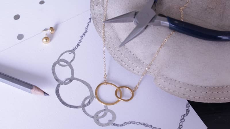 Asymmetrical necklace design