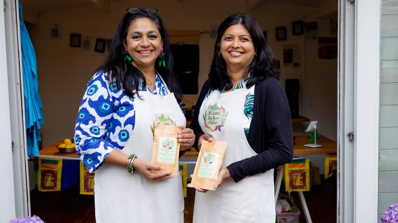 Aliza Patell Ratnayaka & Prasadini Dharmadasa holding little big flavour kits
