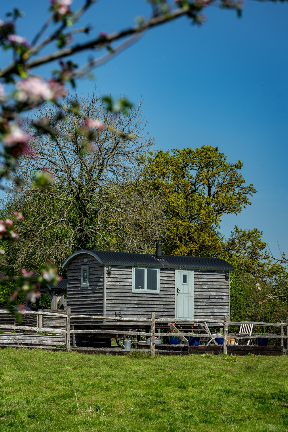 Dimpsey Hither Shepherd Hut with woodfired hottub