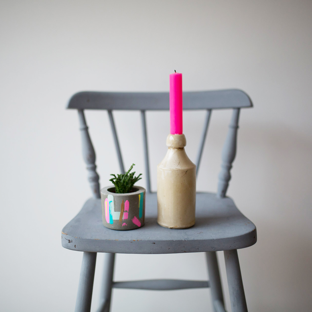 BON concrete pot with knitted succulent