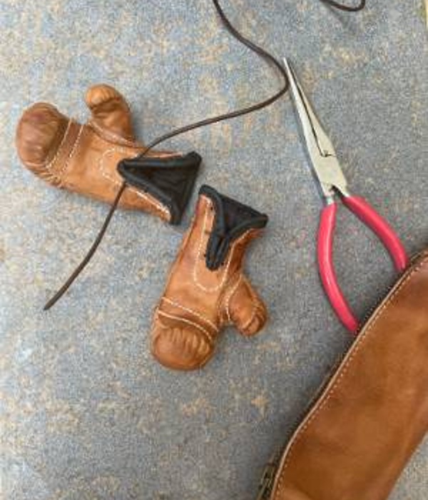 Lacing mini boxing gloves 