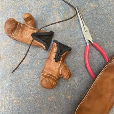 Lacing mini boxing gloves