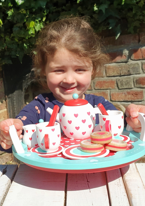 Pretty wooden heart tea set