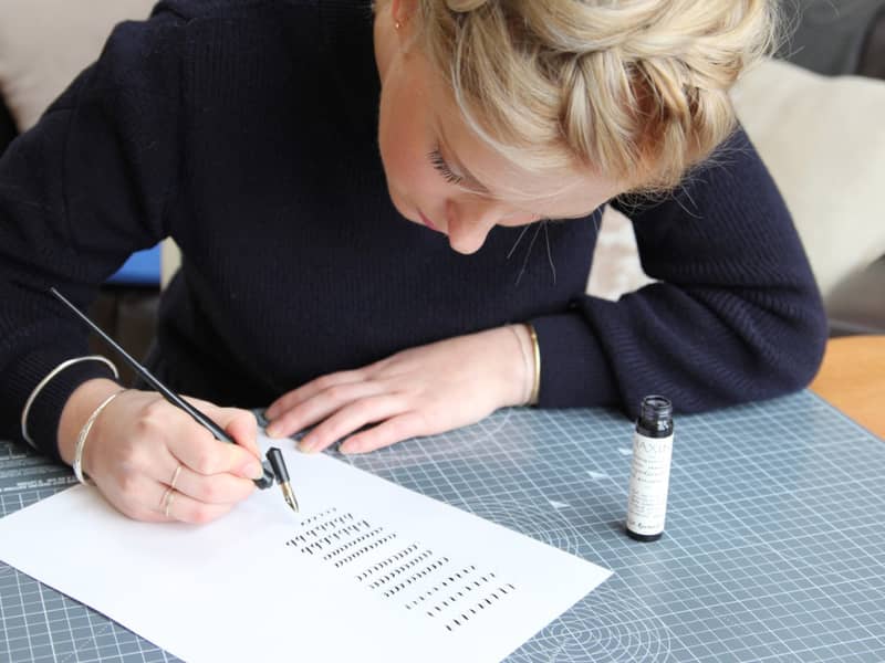 A L'aise Calligraphy