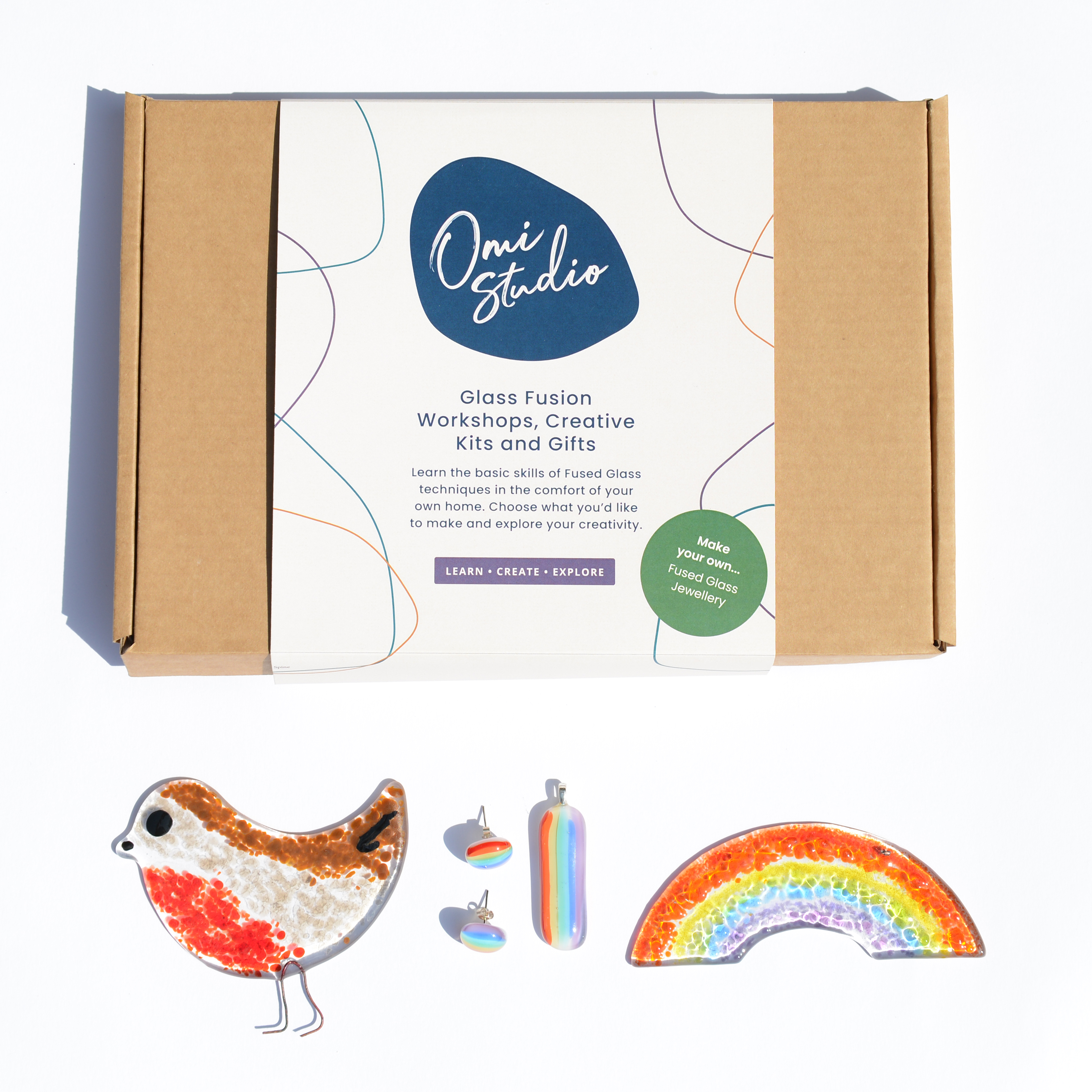 Fused Glass Pocket gem with a heart wire inclosed in the glass. Muslin pocket pouch which can be used for many things ecen brewing your favourite hot beverage. 