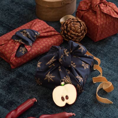 Ruby & Midnight Snowflakes Reversible FabRap