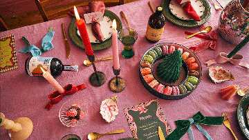Decorating a Christmas Table Ideas
