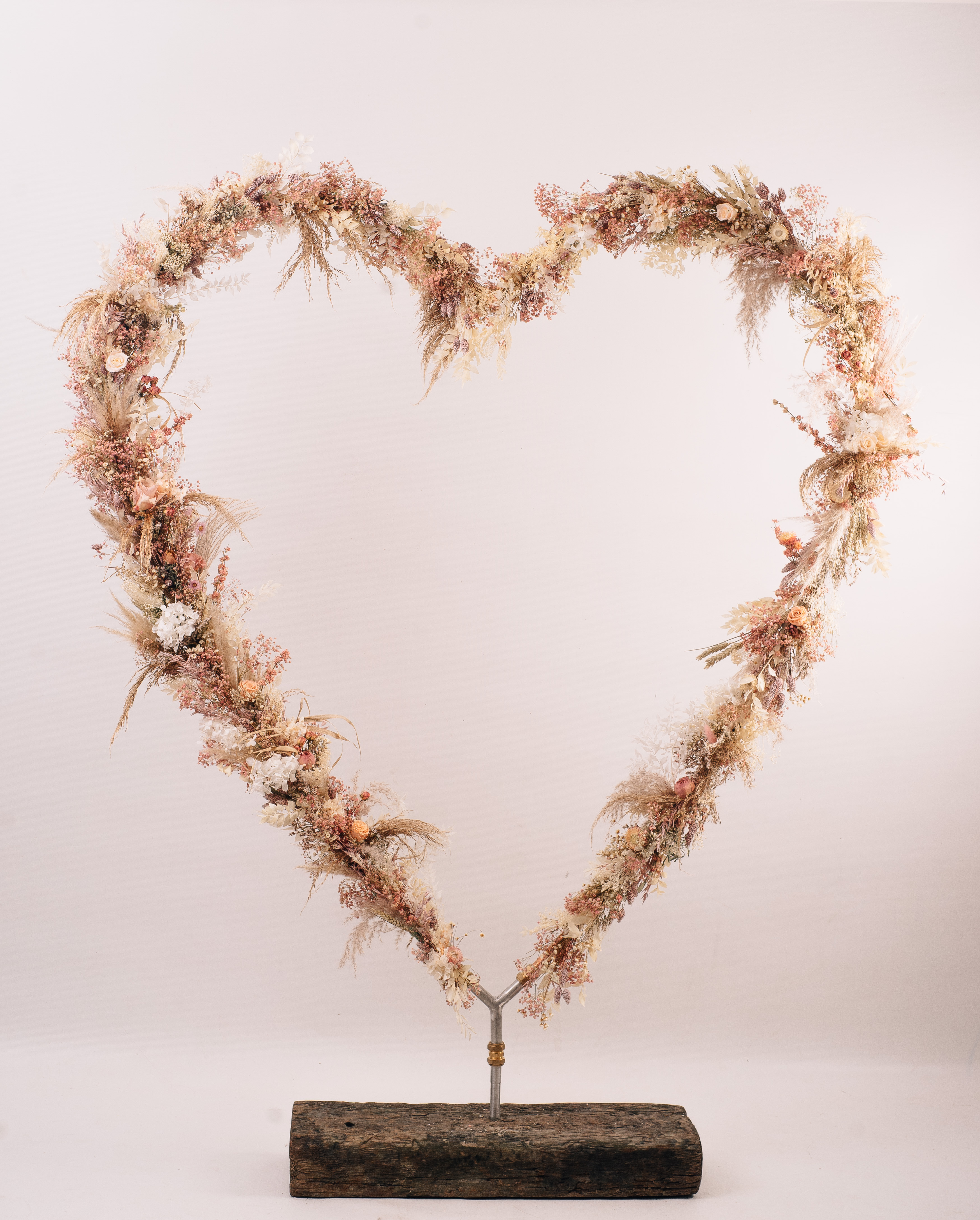 Dried flower heart, dried flower backdrop