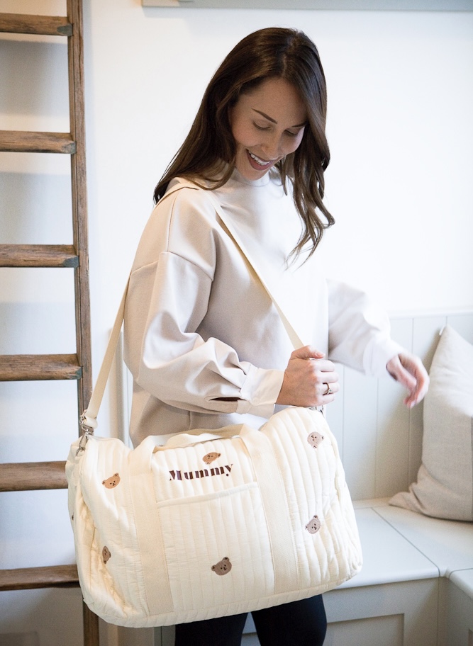 Model with maternity bag 