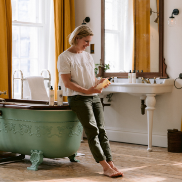 Founded by Chloë, Bramley is born from a passion for natural, effective skincare inspired by the beauty of the British countryside. With a commitment to sustain