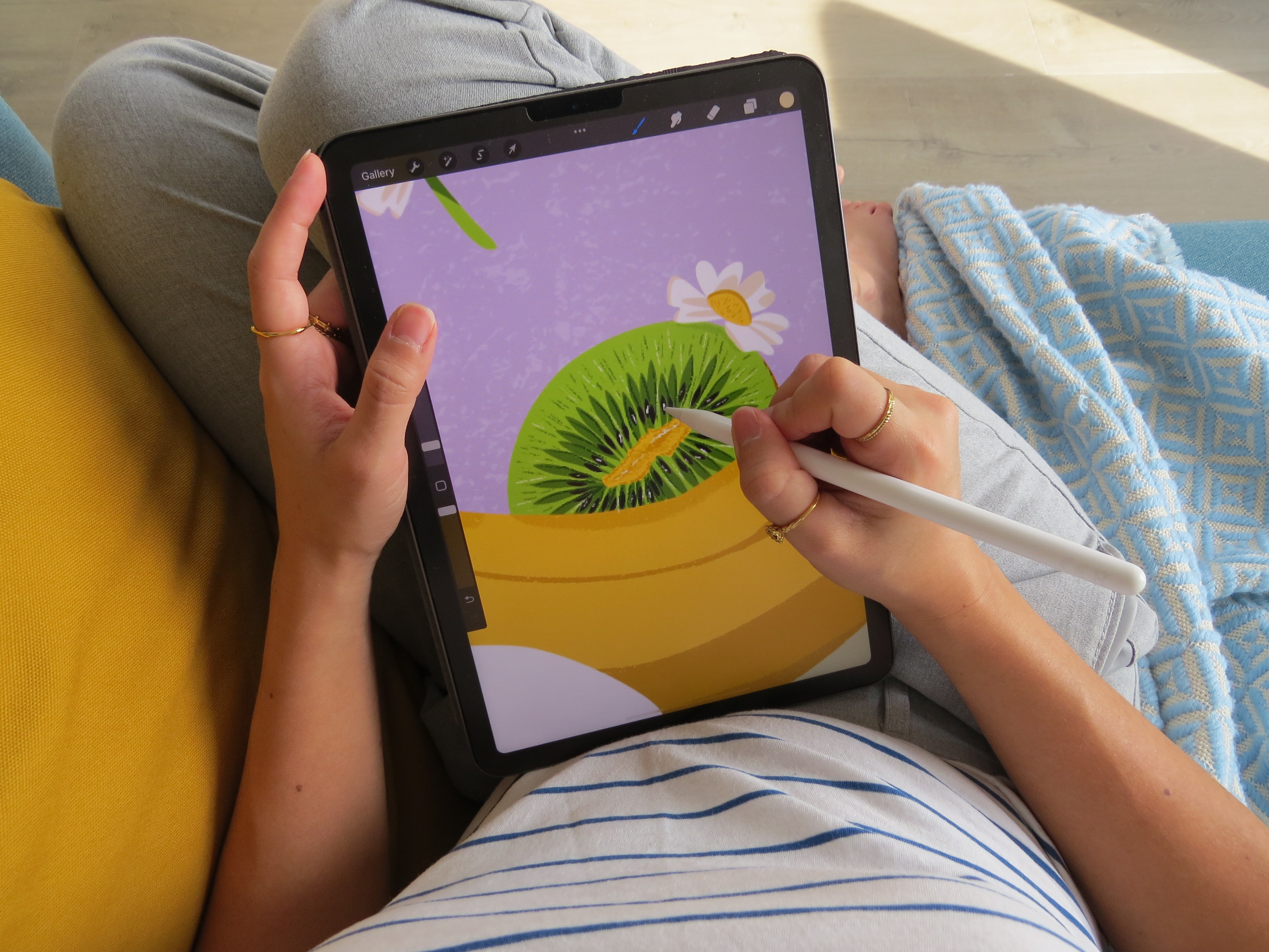 Vero Illustrates drawing a digital illustration