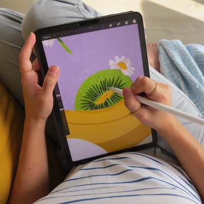 Vero Illustrates drawing a digital illustration