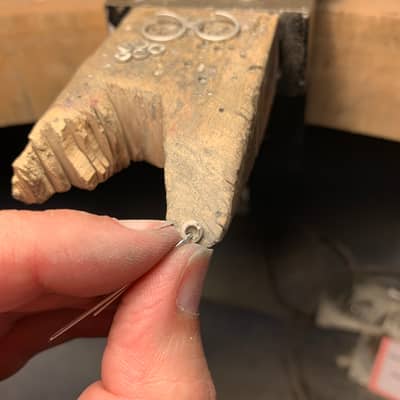 Machi de Waard making jewellery at bench