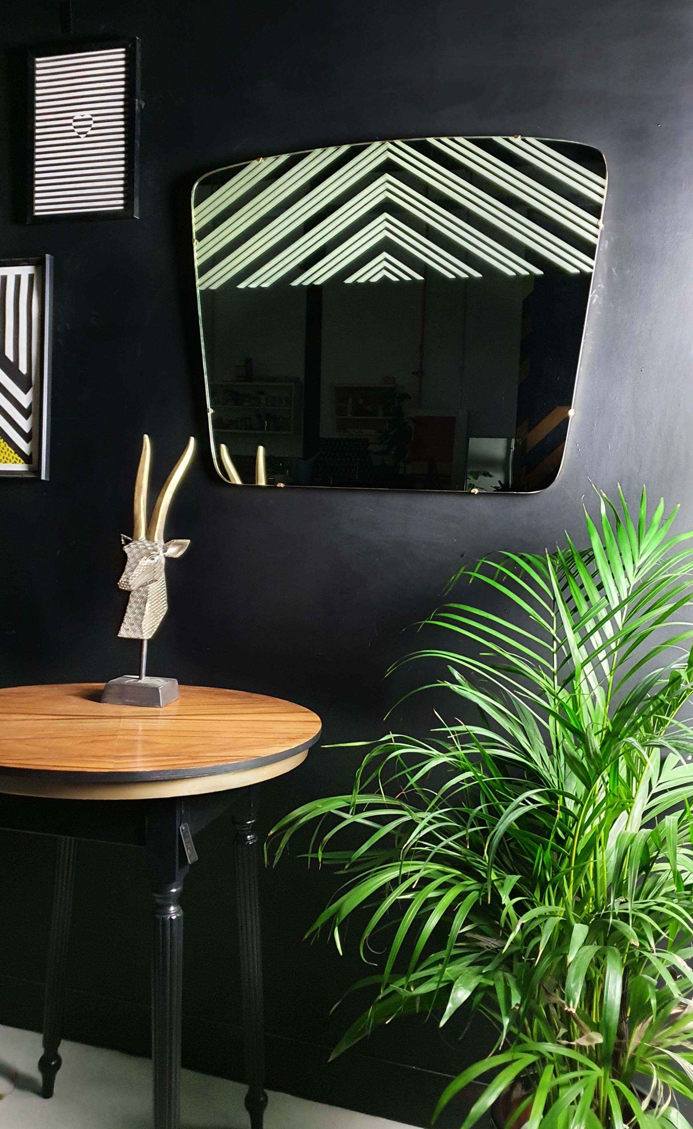 Vintage-mirror-geometric-design-side-table