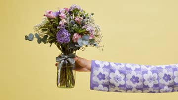 anniversary gifting flowers blog banner