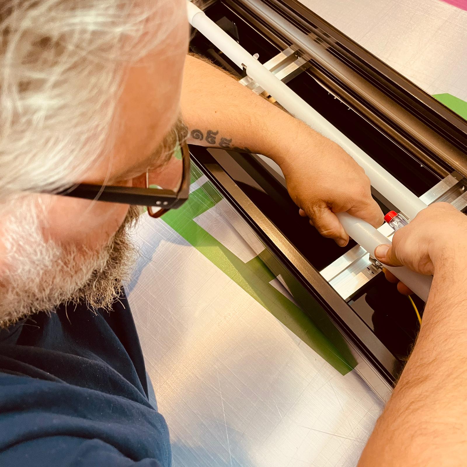 Nivo working on a light box