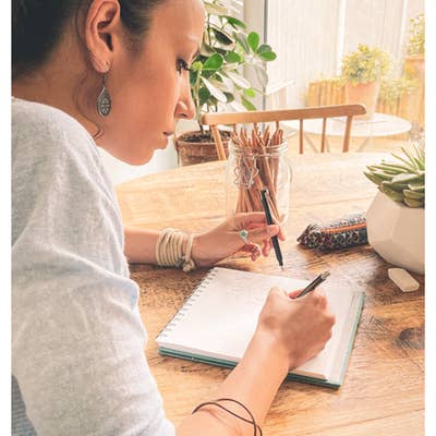 An action shot of Dominique illustrating.