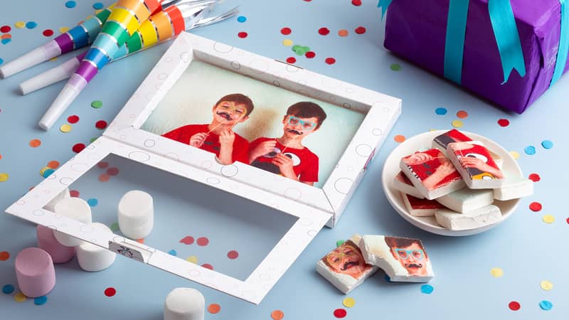 Photo Mallow with open window on box