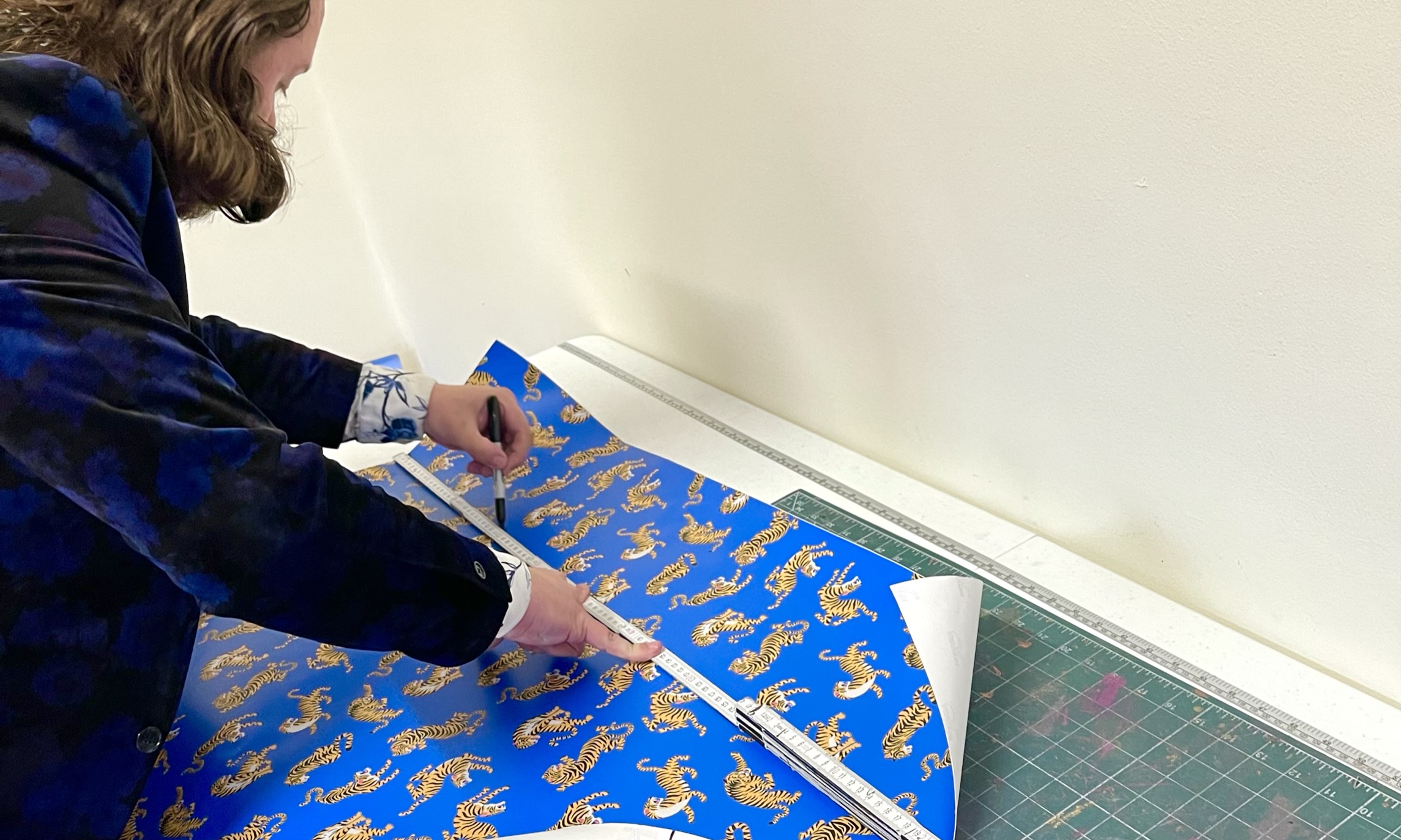 Measuring vinyl for a table