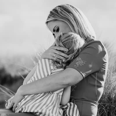 Polly Pickle Owner and Designer Gemma Titmarsh outdoor portrait with daughter Indie-Rose