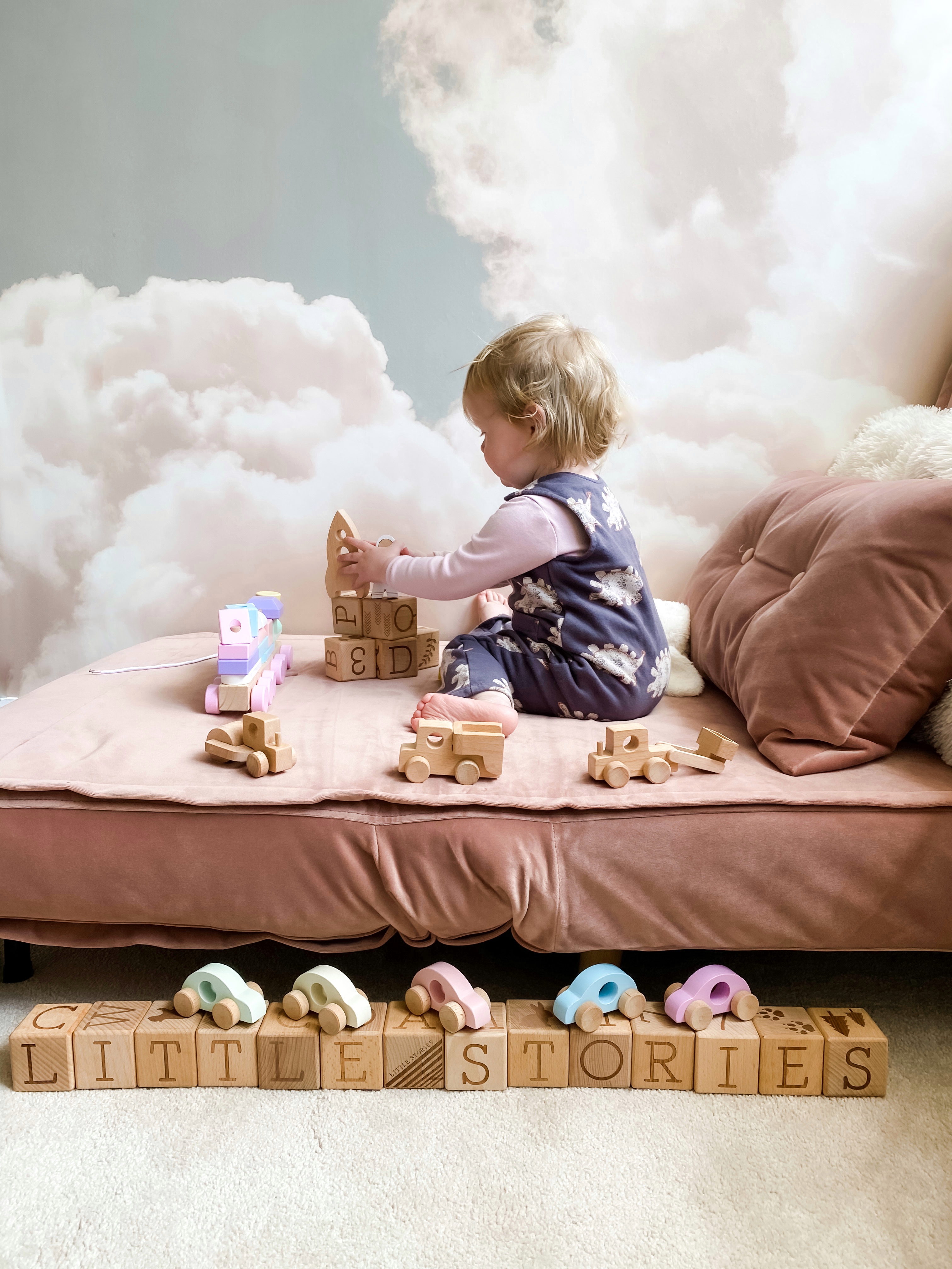 Play build and stock blocks playing