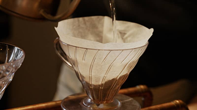 v60 filter coffee brewing