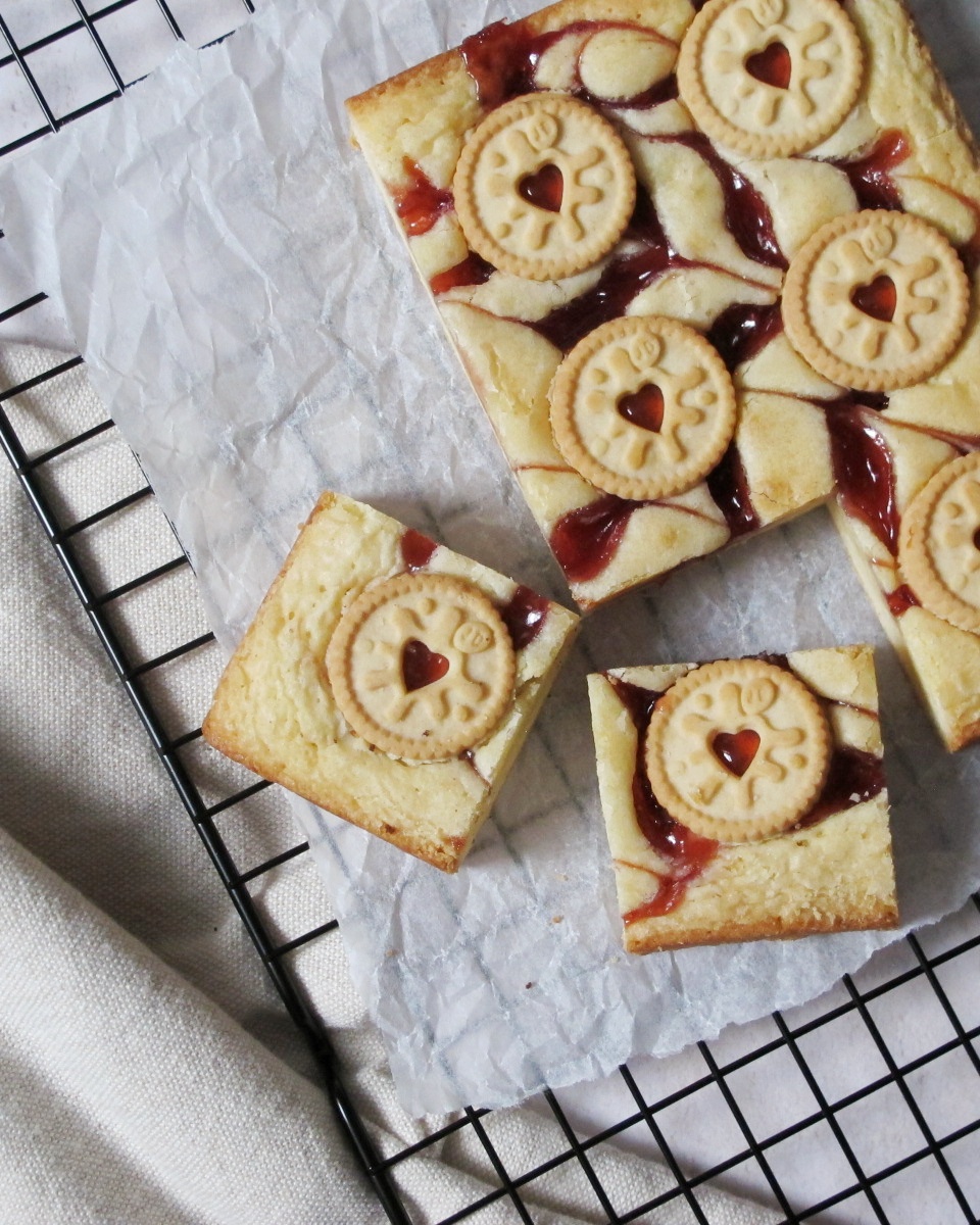 Jammie dodger blondies