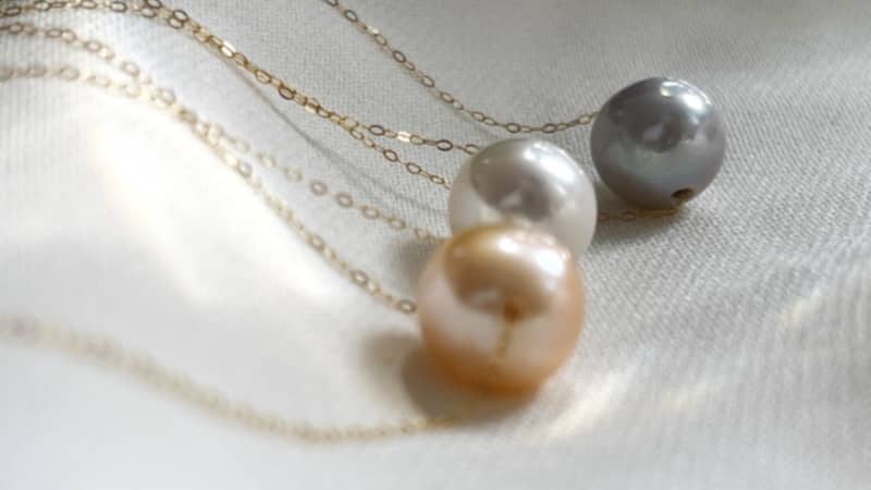 Pearls with solid gold chain