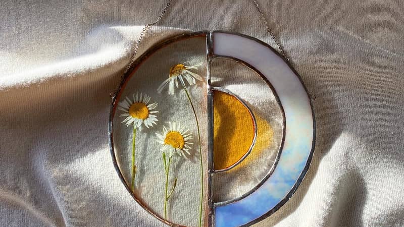 Pressed Daisy Stained Glass Suncatcher