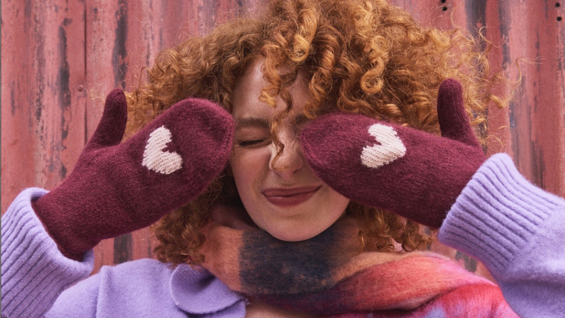 Knitted pink gloves with hearts