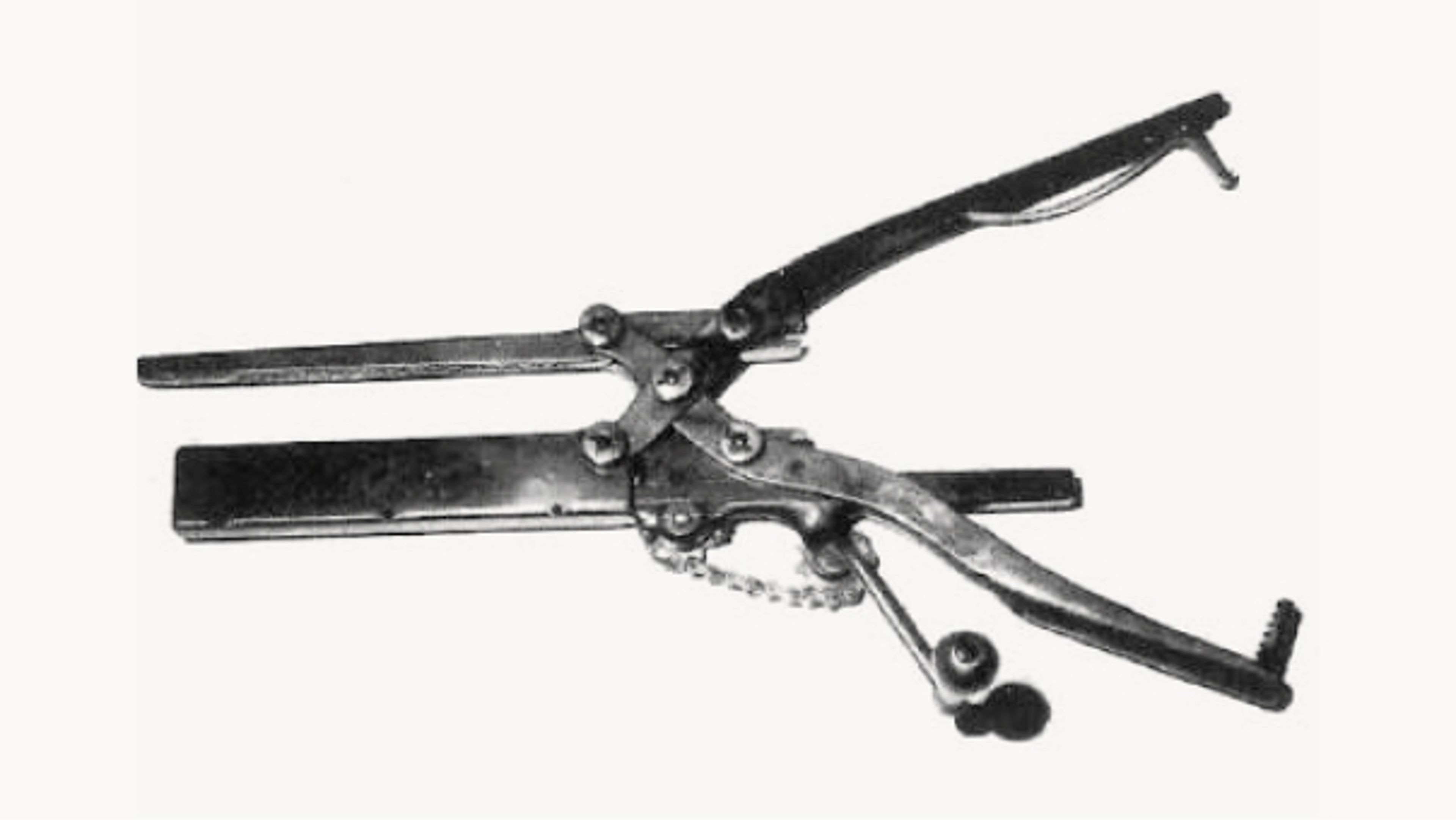 First model of the Fischer-Hul̈tl stapler.