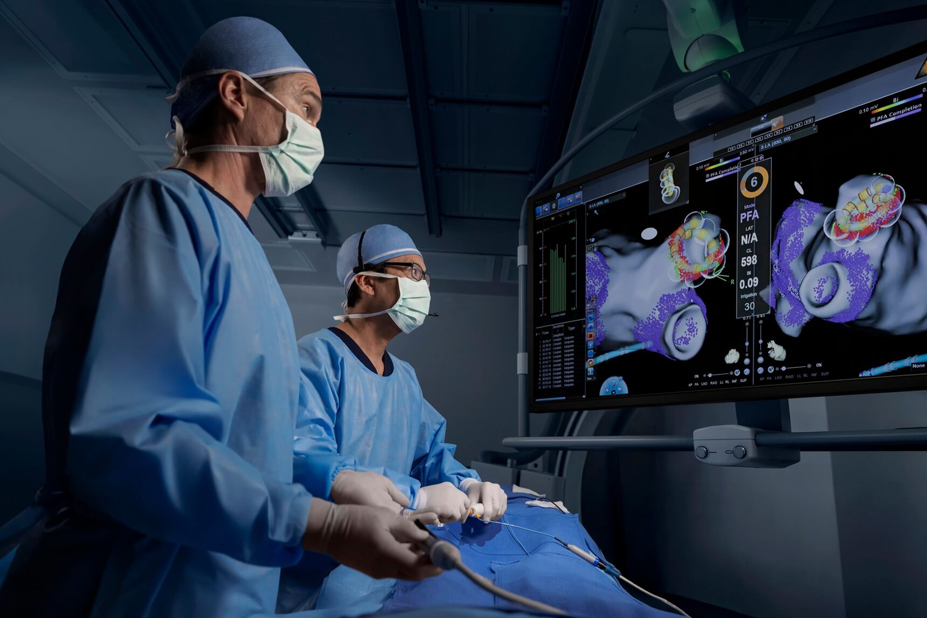 Two electrophysiologists using VARIPULSE™ Plus Platform looking at the CARTO screen showing pre-ablation.