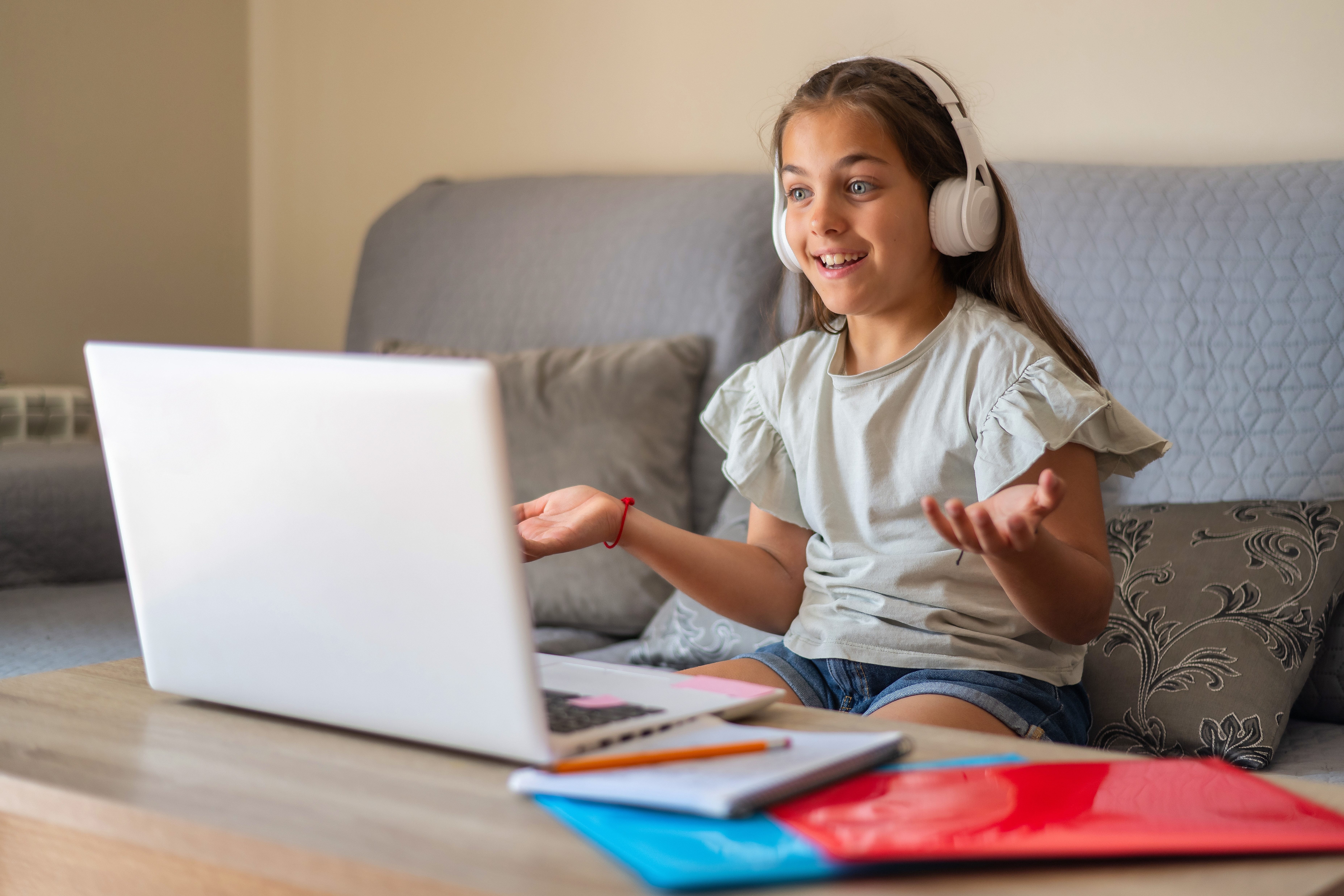 Curso de inglés online para niños y adolescentes: clases con profesor en vivo con plataforma lúdica e interactiva.