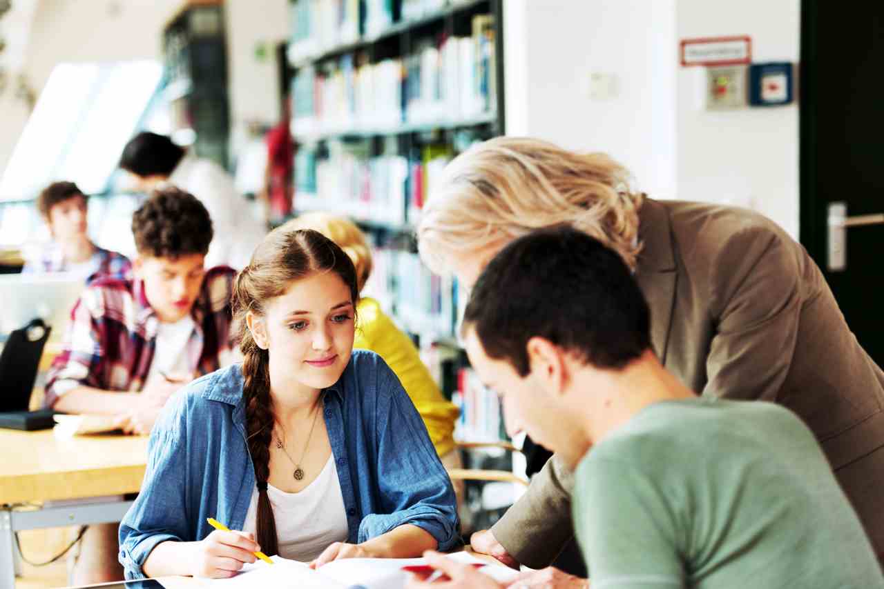 Наше будущее студенты. American school encourage students. Люди в библиотеке. Студенттер. Student reads out loud.