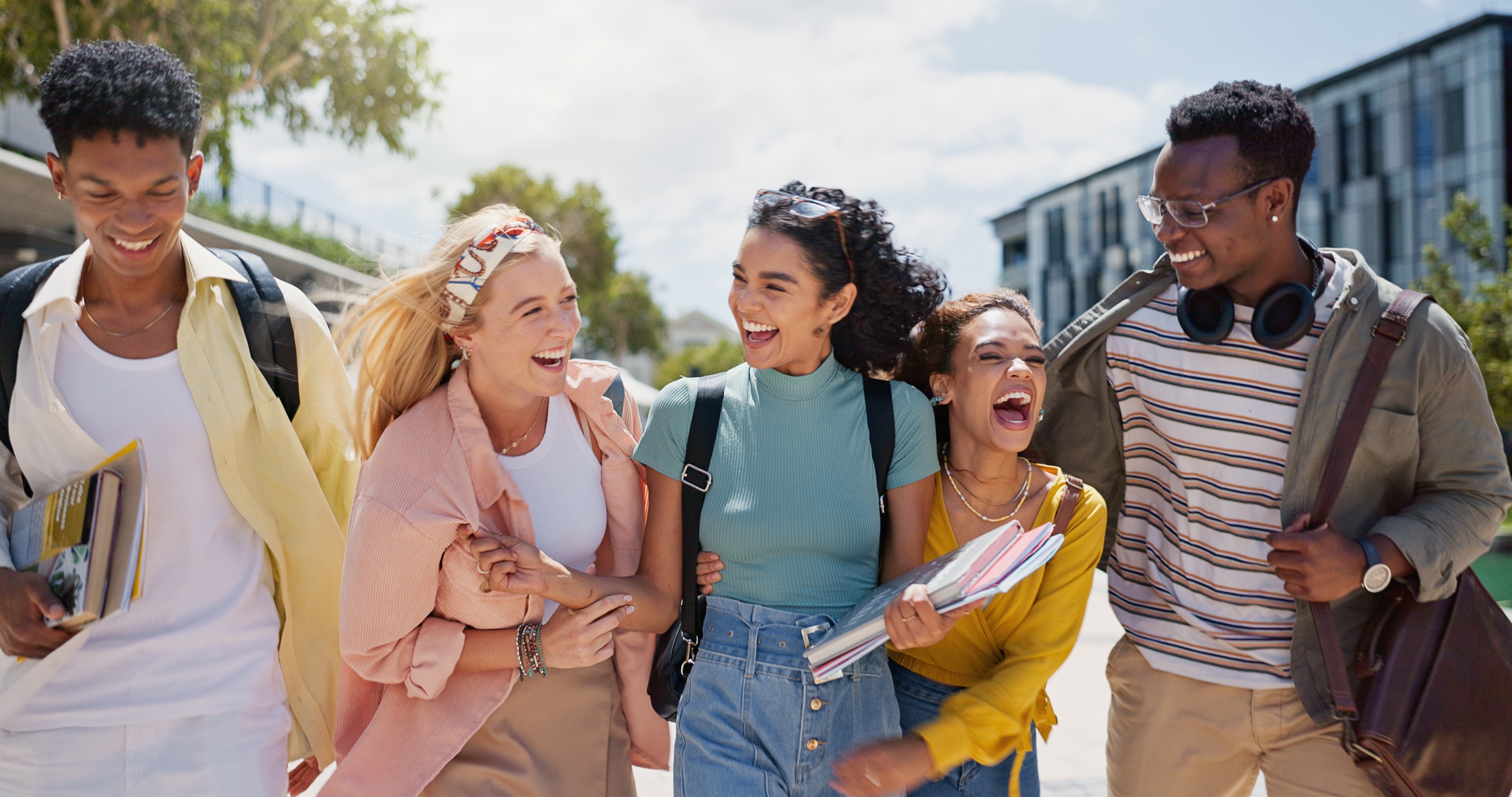 Teens laughing together on their way to their group language lesson with Berlitz Czechia