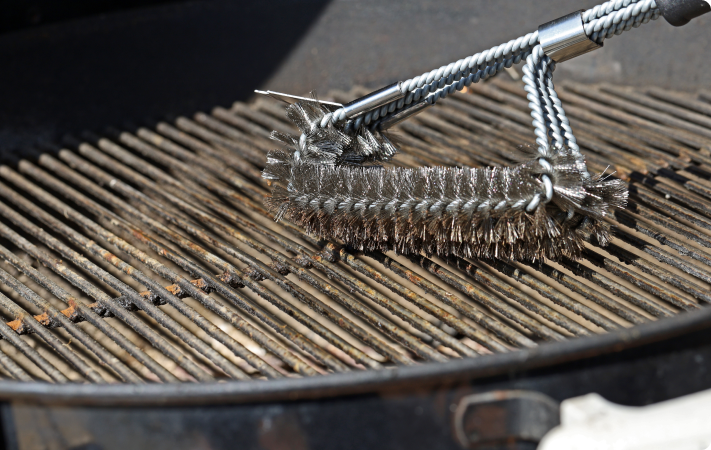 Limpieza y reutilización en parrilla a carbón