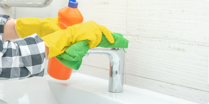 Inodoro, lavatorio y grifería