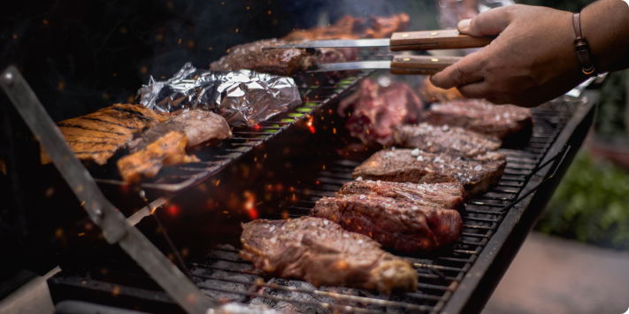 Cocina con eficiencia en parrilla a carbón