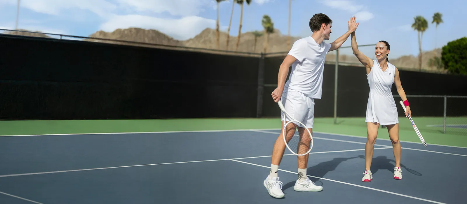 Picture of two athletes wearing asics GEL-CHALLENGER 