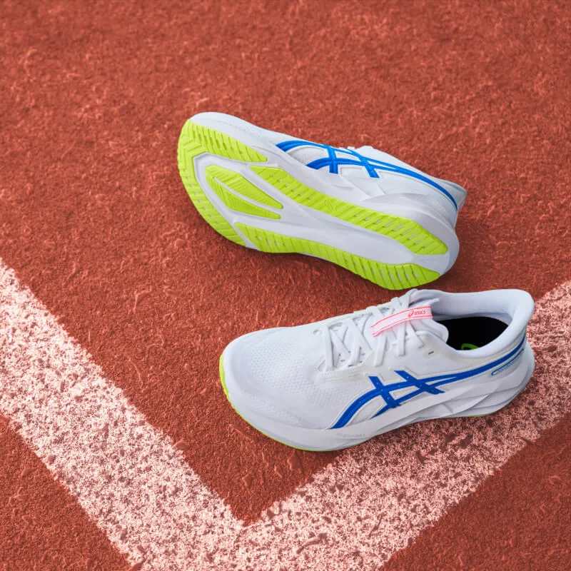 Close up on a pair of white and blue NOVABLAST™ 5 sneakers