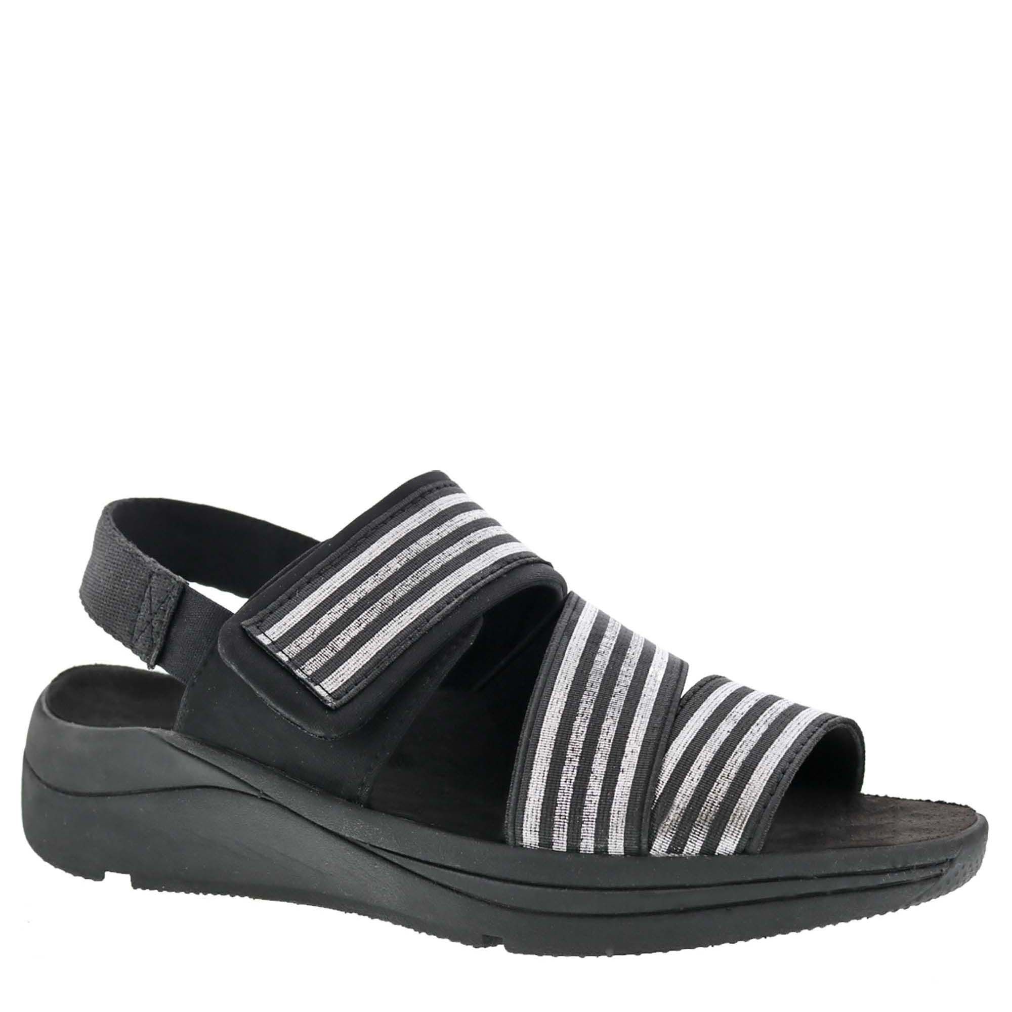 Женские сандалии от Дрю Саттон