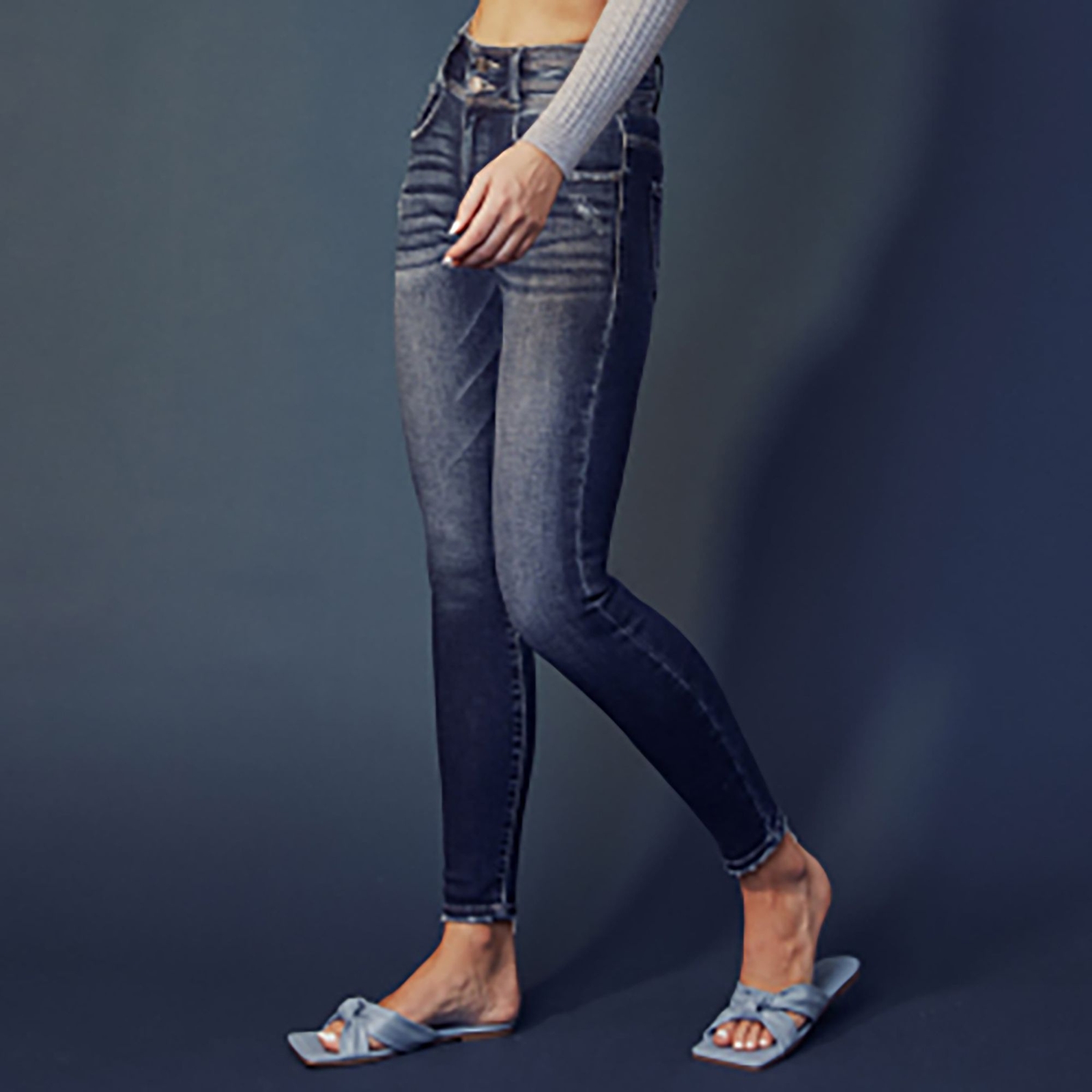KanCan Women's Valerie Ultra High-Rise Super-Skinny Jean Blue Pants 3-Regular