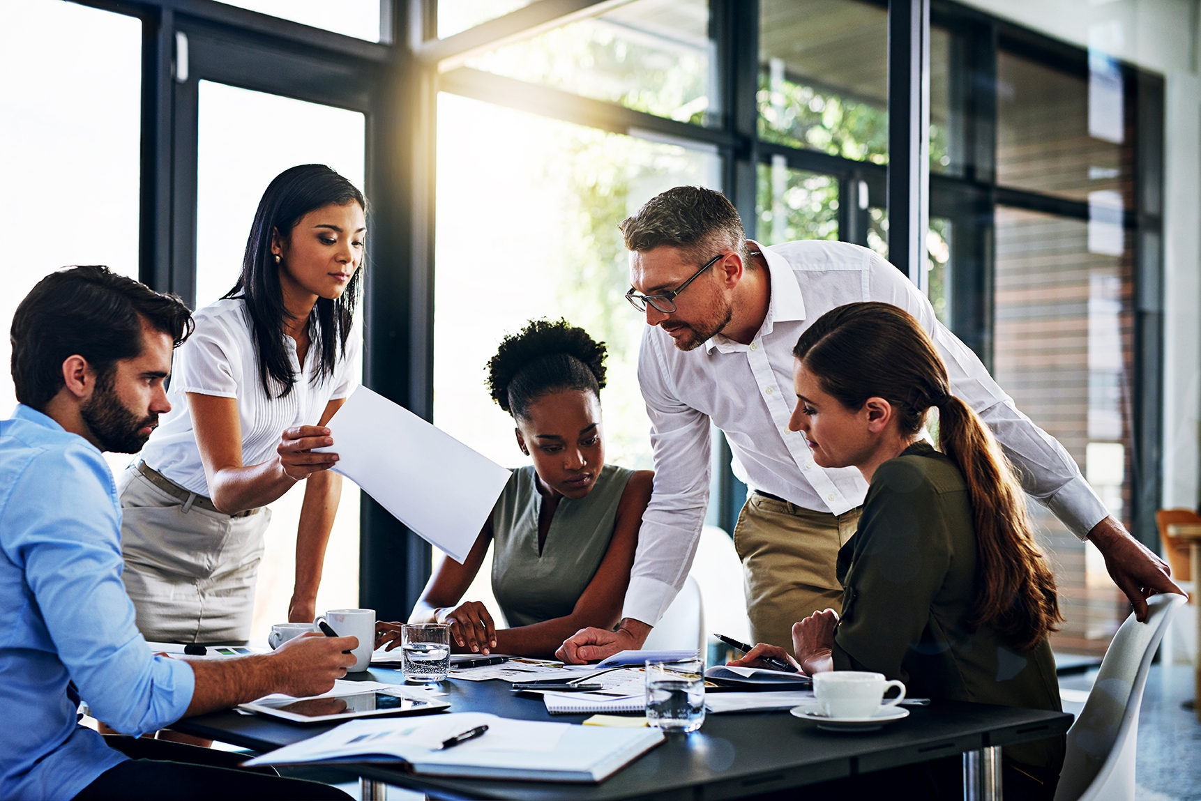 Who is the English course for companies designed for?