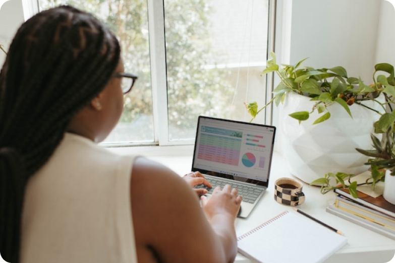 MongoDB employee typing into a laptop on at her desk